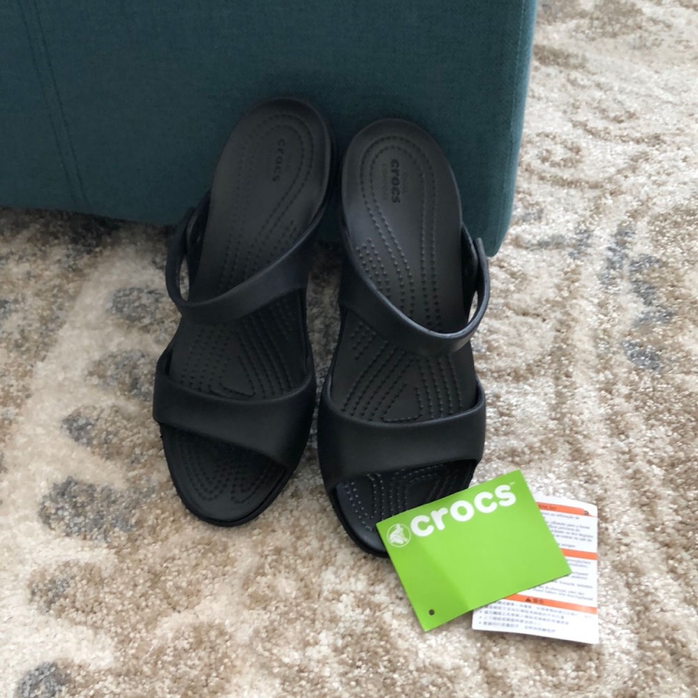 Crocs, NWT- size 8